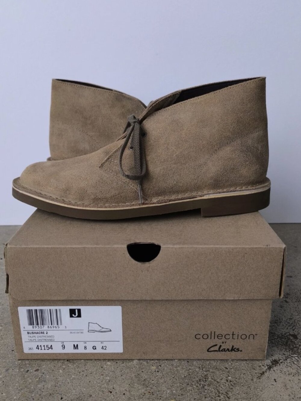 Clarks Men's Bushacre 2 US 9M Taupe Distressed Suede Chukka Boots